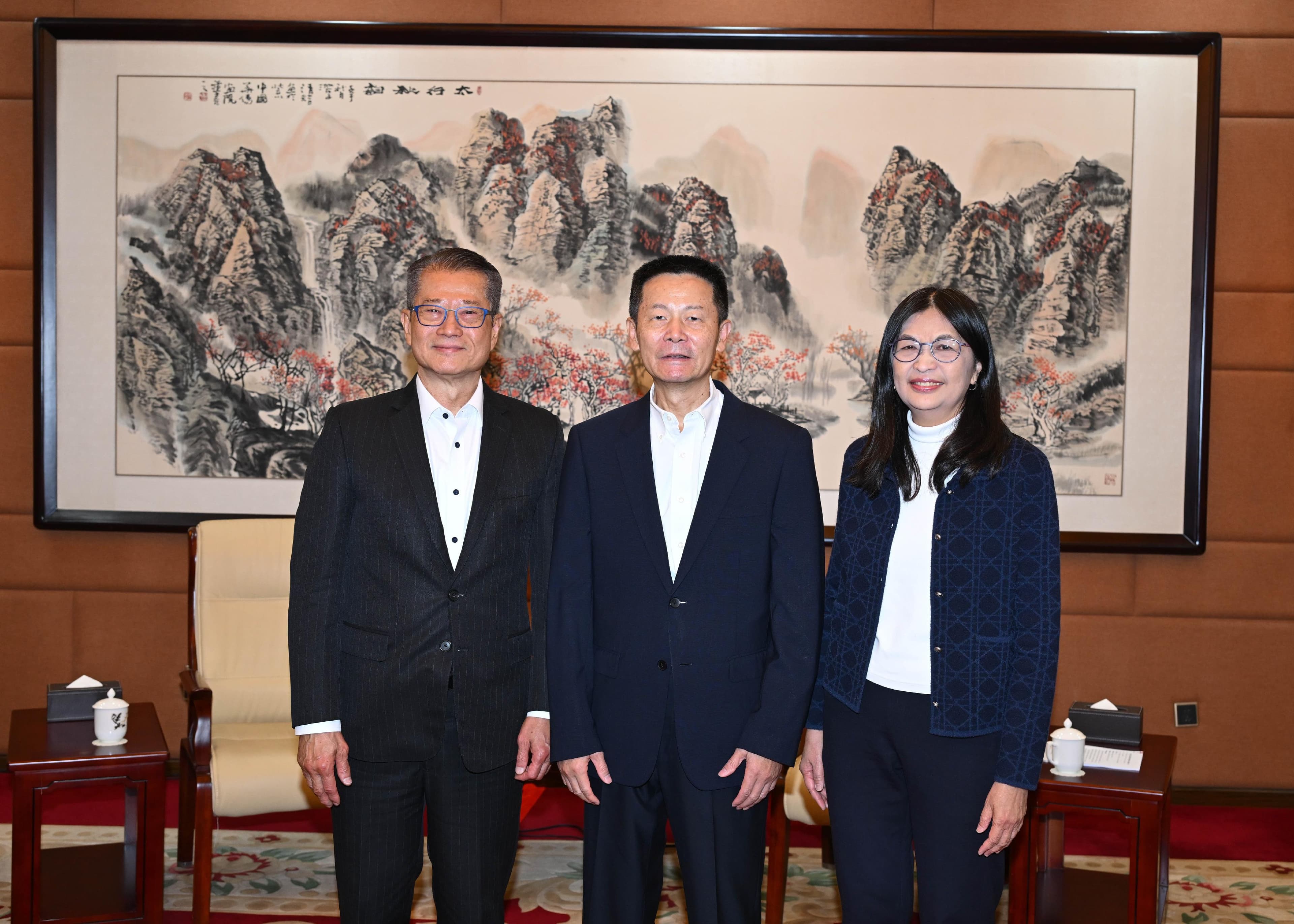 ​財政司司長在北京拜會中央部委和到訪人工智能企業(附圖)